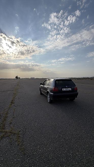 Volkswagen: Volkswagen Golf: 1992 г., 1.8 л, Механика, Бензин, Хэтчбэк — 10