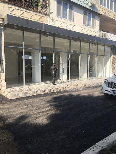 İcarəyə təqdim olunan geniş vitrinli obyekt - Ön fasad boyu hündür