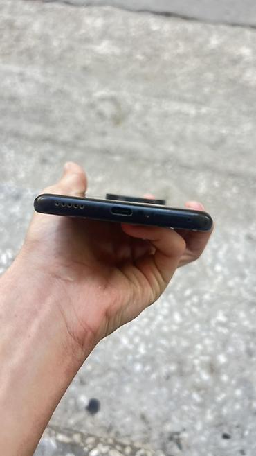 nokia 8000 4g: Telfon sade x9 du telfonda iki problem var ekranı işdiyir ama leke var — 3