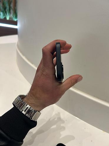 Apple iPhone: IPhone 15, Qara — 2