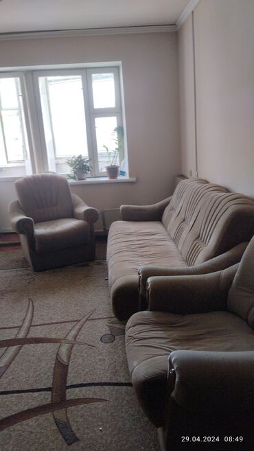 диван и два кресла: Диван-кушетка, цвет - Бежевый, Б/у