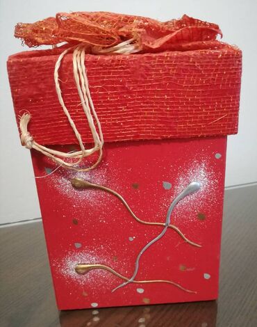 cetka za ispravljanje kose: Ukrasna kutija, bоја - Crvena, Upotrebljenо
