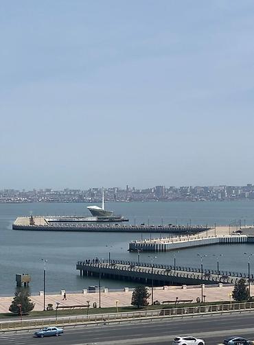 bayılda ev: Dəniz mənzərəli, işıqlı mənzil. Şəhərin sahilyanı bulvarına panoramik — 1