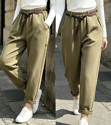 Ženske ležerne pantalone sa kaišem HOPE
2300 din
S M L