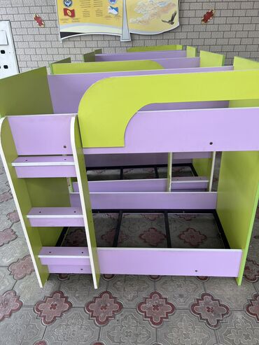 детские двухъярусные кровати со столом: Двухъярусная кровать, Б/у