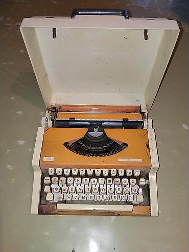 komputer manitorlari: Mexanik yazı makinası – daşıma çantalı - Portativ model, üst — 4
