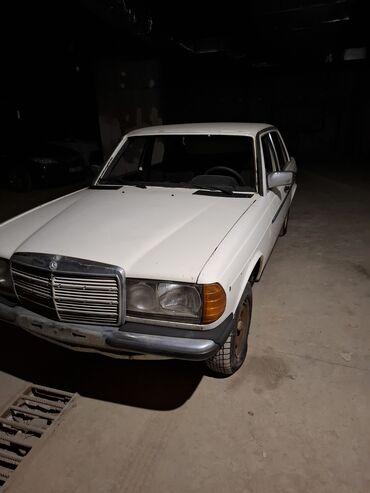 обмен с моей доплатой: Mercedes-Benz W123: 1983 г., 2 л, Механика, Бензин, Седан