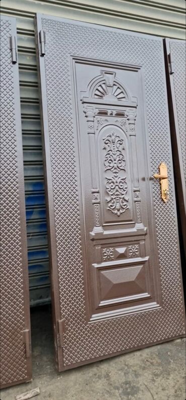 Giriş qapıları: Yeni Giriş qapısı Ödənişli çatdırılma — 3