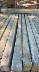 Darvazalar və aksesuarlar: Beton Dirəklər. 70 ədəd var. Uzunluğu 2.40sm. Əla vəziyyətdədir. Rus