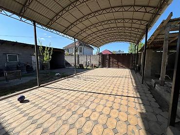 Продажа коттеджей и домов: 🏡✨ ПРОДАЁТСЯ ПРОСТОРНЫЙ ДОМ ✨🏡 📍 Район: ГЭС-3 🏠 Комнат: 4 📐 Площадь — 4