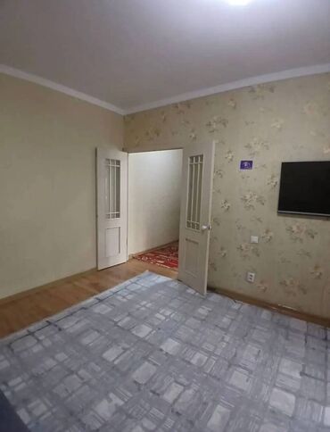 срочно продаётся 1 комнатная квартира в районе ошского рынка по улице кенсуйская: 1 комната, 36 м², 106 серия, 1 этаж, Евроремонт