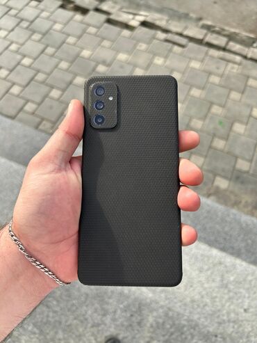 en ucuz telefonlar: Samsung Galaxy M52 5G, 128 ГБ, цвет - Черный, Отпечаток пальца, Беспроводная зарядка, Две SIM карты