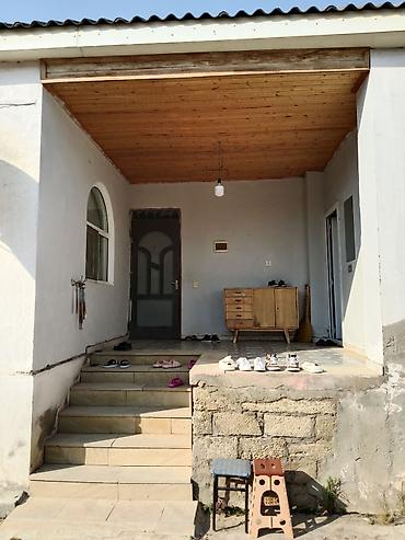 8 mkr: Salam hər vaxtınız xeyir,4 otaqlı geniş heyəti geniş bağı, ümumilikdə — 10
