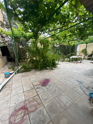 Həyət evləri və villaların satışı: Bine atciliqda ev satilir Satılır: geniş həyət sahəsi olan iki — 17