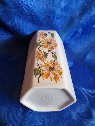Stare vaze i dekor: Vaza nova Zajecar porcelan 70te. Visina. 17,5cm — 9