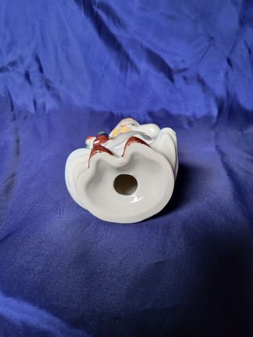 Ostali kućni dekor: Figura nova,vintaz,holandjanka sa lalama porcelanska. Nova — 13