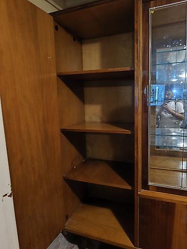 kitablar üçün rəflər: Vitrinli şkaf – ağac və şüşə kombinasiyası - Material: təbii ağac — 4