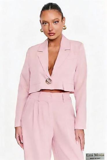 Kompleti: 💫Ženski komplet – kratki sako i široke pantalone
2500 din — 4