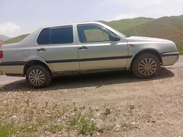 Volkswagen Vento: 1995 г., 1.8 л, Механика, Бензин, Седан