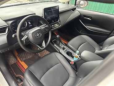 Toyota: Toyota Corolla: 2022 г., Гибрид, Седан — 6