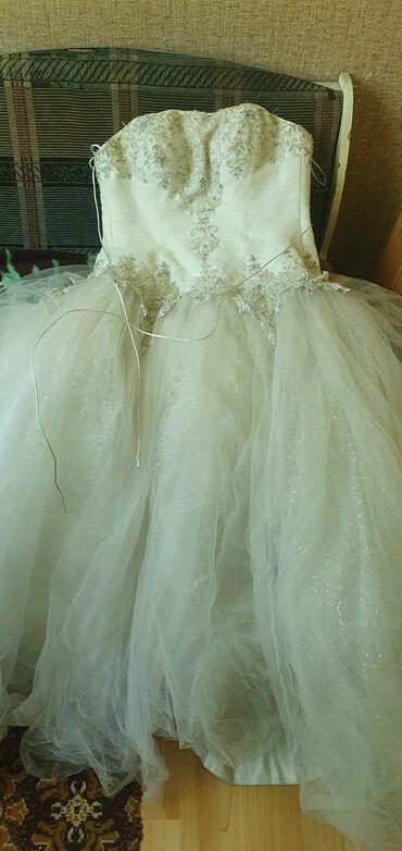 платье куплю: Продаю свадебное платье за символическую цену. Очень красивое. На