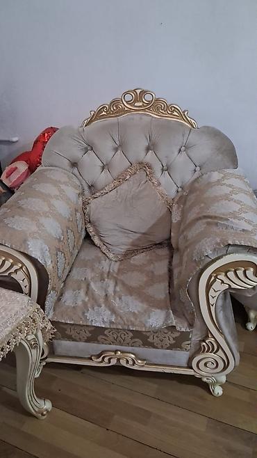 jurnalin masa: İşlənmiş, Klassik divan, Qonaq otağı üçün, Açılan — 4