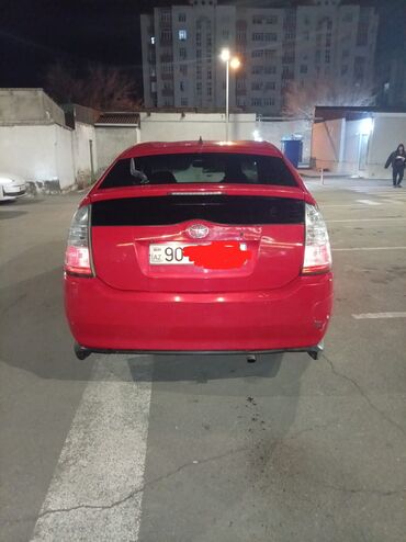 Toyota: Toyota Prius hibrid, qırmızı rəng, liftback kuzov. Texniki və — 5