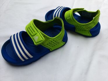 nike air force u boji: Adidas 22
Odlicne, preudobne Br 22,gaziste 13.5