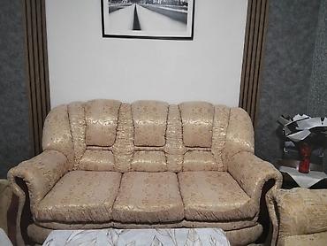 Ev üçün mebel: Klassik üslublu yumşaq mebel dəsti Tərkibi: - 3 nəfərlik divan - 2 — 1