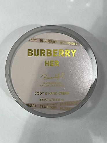 Nega kože: Mirisne kreme za telo i ruke – 250 ml (8.4 fl oz) Opis: - Kolekcija — 9