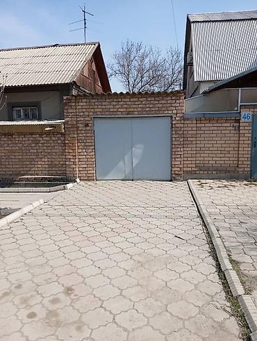 запад: Продаётся жилой дом с кирпичным ограждением и выездом на улицу через — 7