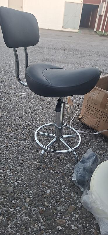 stolice u kancelariji: Pomocna kozmetivka tatto stolica sa naslonom - Ergonomsko sedlo u — 1