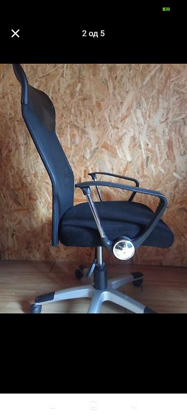 kozmetička stolica: Ergonomska kancelarijska stolica sa mrežastim naslonom i tapaciranim — 2