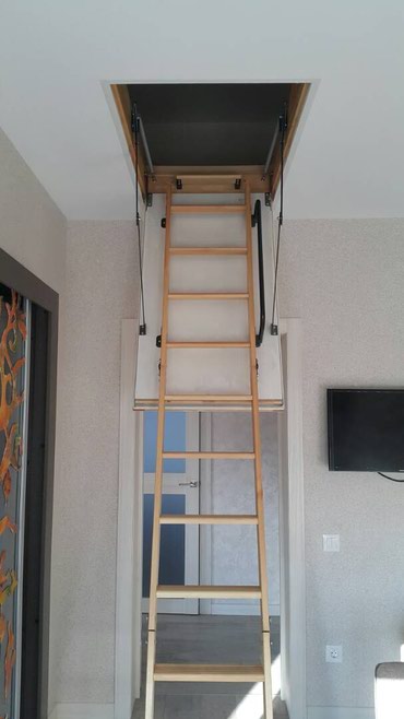 Заборы и ограждения: Лестницы легко складываются в компактный блок в потолке и надежно