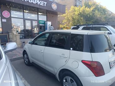 Toyota: Toyota ist: 2004 г., 1.3 л, Автомат, Бензин, Хэтчбэк