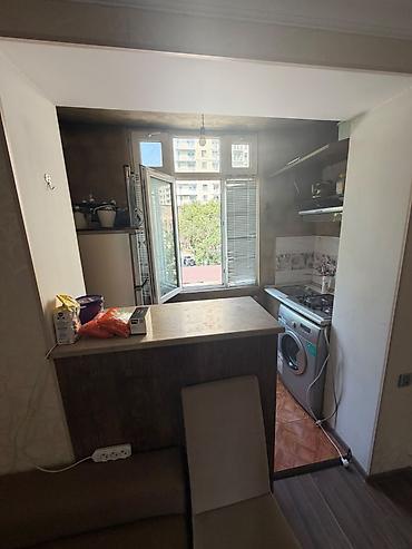 bakıda: Ofis haqqi 30 faiz. Elimler metrosuna ayaqla 5-8 deyqelik mesafede — 1