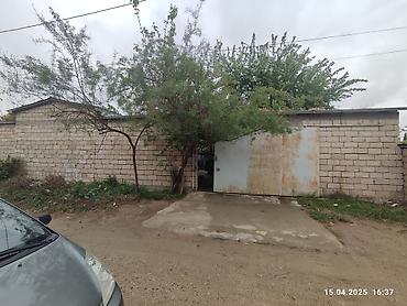 Həyət evi alıram: Satılır: həyət evi - Torpaq: 4 sot - Həyətyanı sahə: naves (örtülü — 12