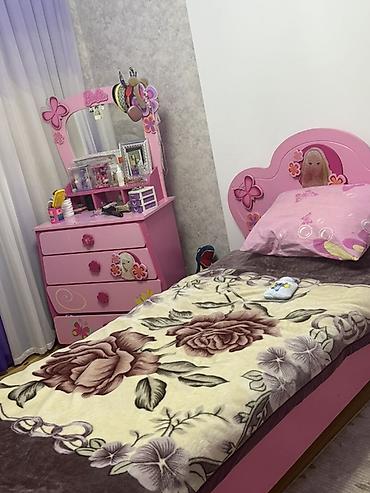 ereb mebeli: Barbie temalı uşaq otağı mebel dəsti Tərkib: - Tək nəfərlik çarpayı — 2