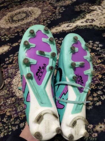 футбольные сараканошки: Футбольные бутсы Nike Mercurial с высоким носком-«носковым»