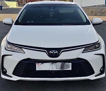Toyota: Toyota Corolla: 2021 г., 1.8 л, Вариатор, Гибрид, Седан — 2