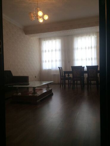 Uzunmüddətli kirayə mənzillər: Nərimanov metrosuna yaxin 14 mertebeli binanın 7-ci mərtəbəsində — 2