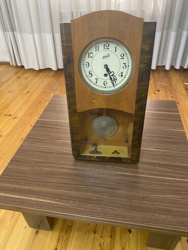 Əntiq saatlar: Taxta korpuslu, retro üslubda dizayn edilmiş masa saatı. Roma — 18