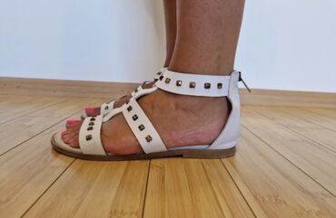 deichmann sandale ravne: Sandals, Palladium, 39