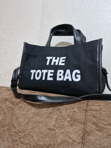 orta ölçülü çantalar: Qara rəng, The tote bag çanta. təzədir, heç bir problemi yoxdur
