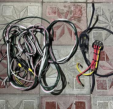 Dinamiklər və sabvuferlər: Avtomobil üçün tam audio dəsti Tərkib: - Arxa polkada quraşdırılmış 6 — 17