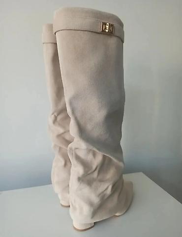 bata cipele novi sad: Dostupne u broju 37
Unutrasnje gaziste 23.5 cm
2200 rsd 💥 — 4