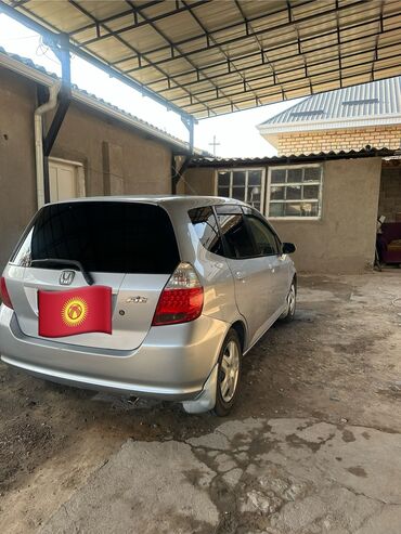 аварыный машина: Honda Fit: 2003 г., 1.5 л, Вариатор, Бензин, Седан