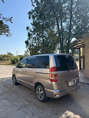 892 2: Toyota Noah: 2003 г., 2 л, Автомат, Бензин, Минивэн — 2