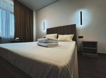 суточный кватира: 1 бөлмө, Мончо буюмдары, Алдын ала ээлөө, Унаа токтотуучу жай