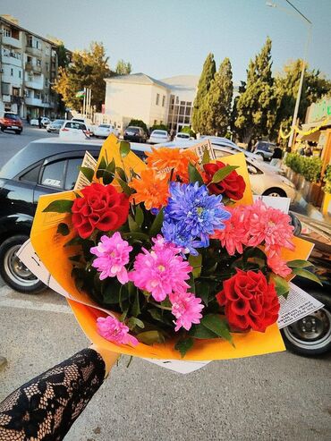 Avtobiznes, servis xidmətləri: Florist işi axtarıram